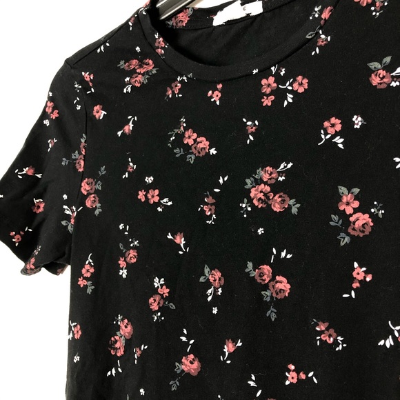 SOLD!!  Ardene | Black Rose Tshirt - Picture 2 of 3
